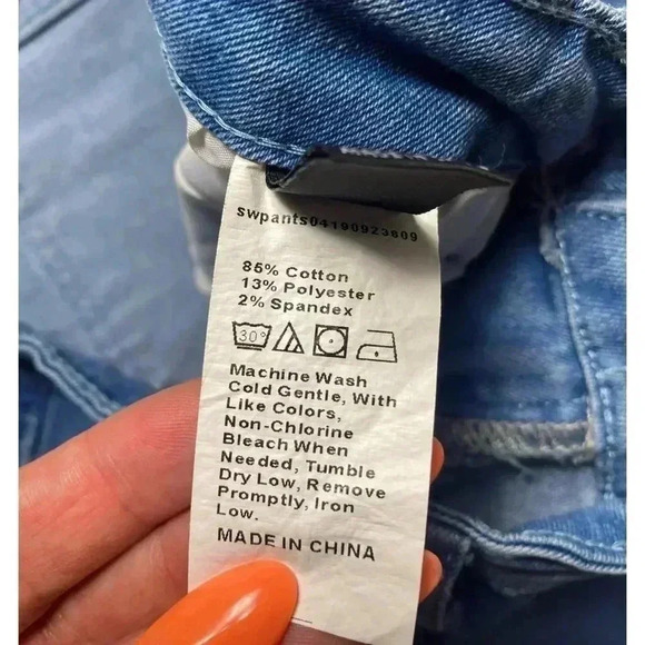 SHEIN Fringe Distressed Jeans - Picture 5 of 8